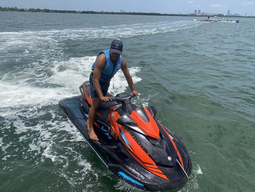 Miami: Jet Ski Rental in Biscayne Bay - Riding Biscayne Bay from Sea Isles Marina