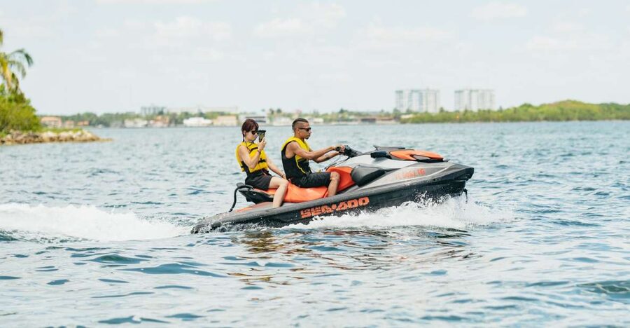 Miami: Jet Ski Rental in Biscayne Bay - One hour of speed, spray, and skyline views