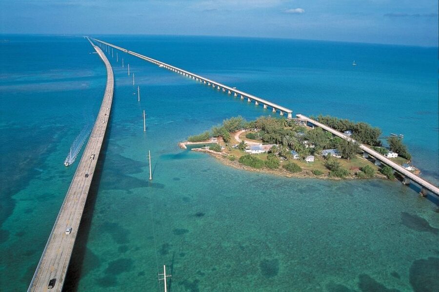 Miami: Key West Boat Tour w/ Optional Snorkeling & Open Bar - Meeting the bus before sunrise at 1700 Collins Avenue