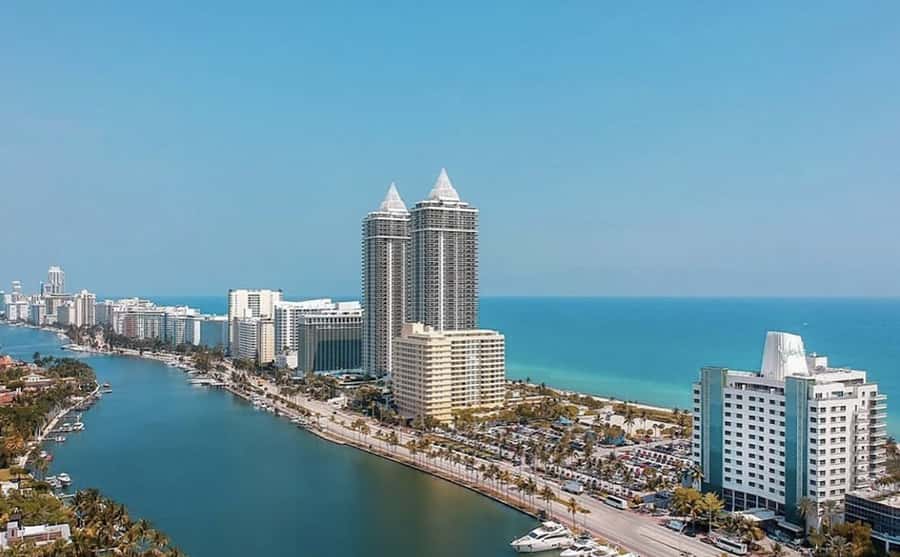 Miami: Luxury Private Helicopter Tour - South Miami, Coral Gables, and the return flight