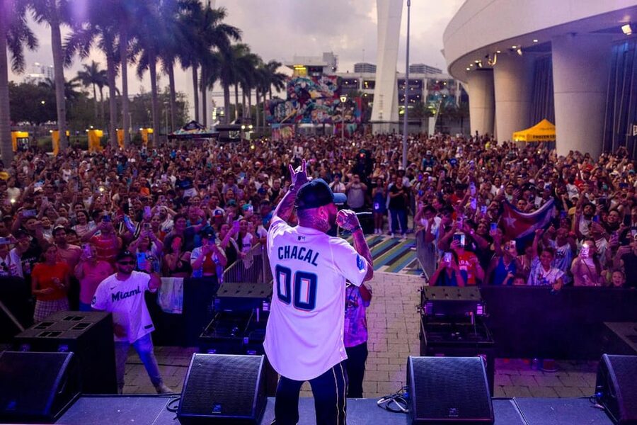 Miami Marlins Baseball Game Ticket at LoanDepot Park - Practical details that can make the night easier