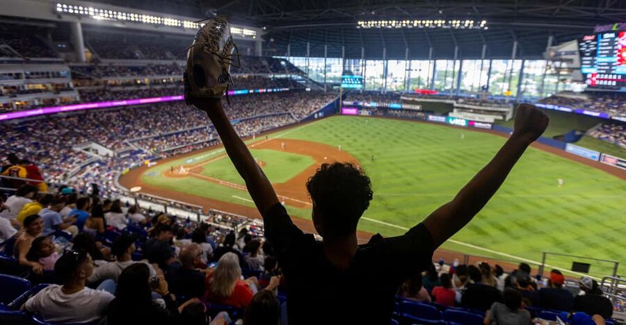 Miami Marlins Baseball Game Ticket at LoanDepot Park - Arriving with a mobile ticket