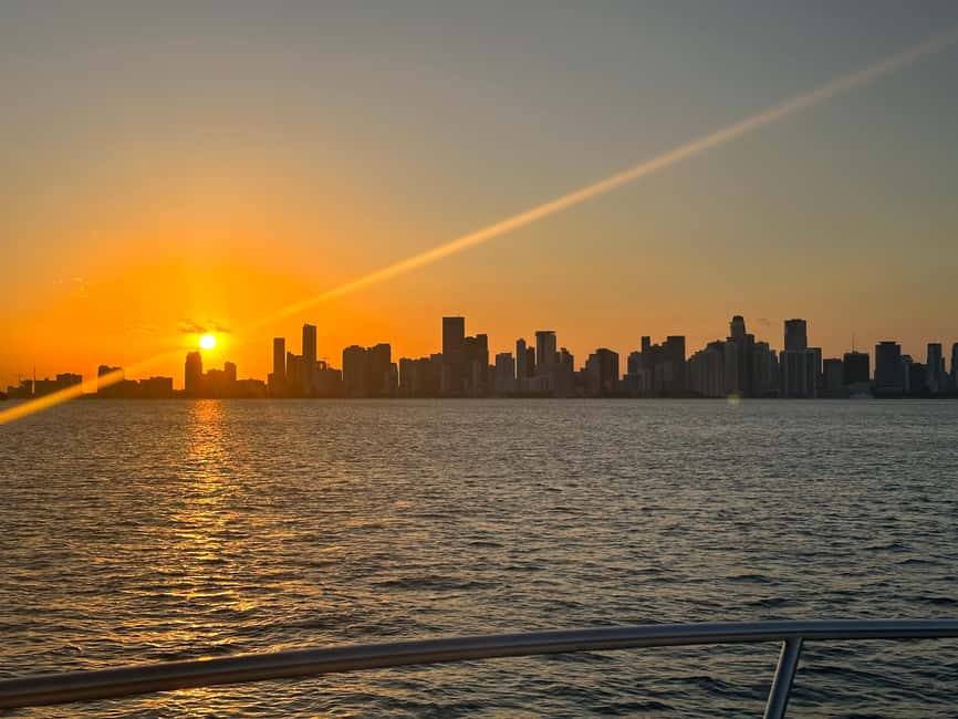 Miami Night two Hour Cruise with Open Bar & Skyline Views - The feel of this Miami night cruise