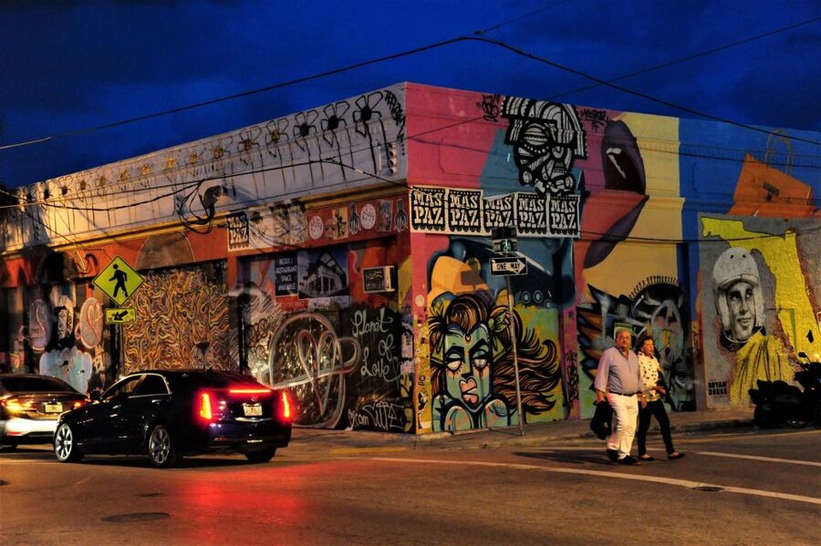 Miami: Open-top Bus Sightseeing Night Tour with Live Guide - What makes the live guide valuable