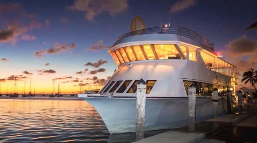 Miami: Party Yacht Cruise with Open Bar and DJ - Boarding delays are the biggest practical risk