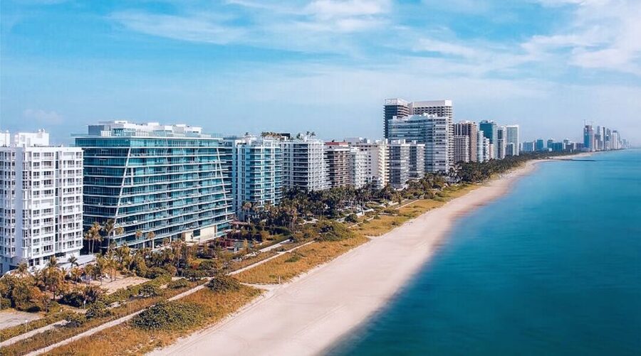 Miami: Private Luxury 50-Minute Airplane Tour with Champagne - The Port of Miami, downtown, and Brickell
