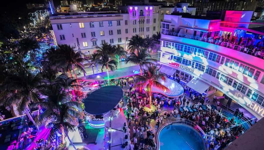Miami Pub Crawl + Clubbing Experience - Four stops across South Beach