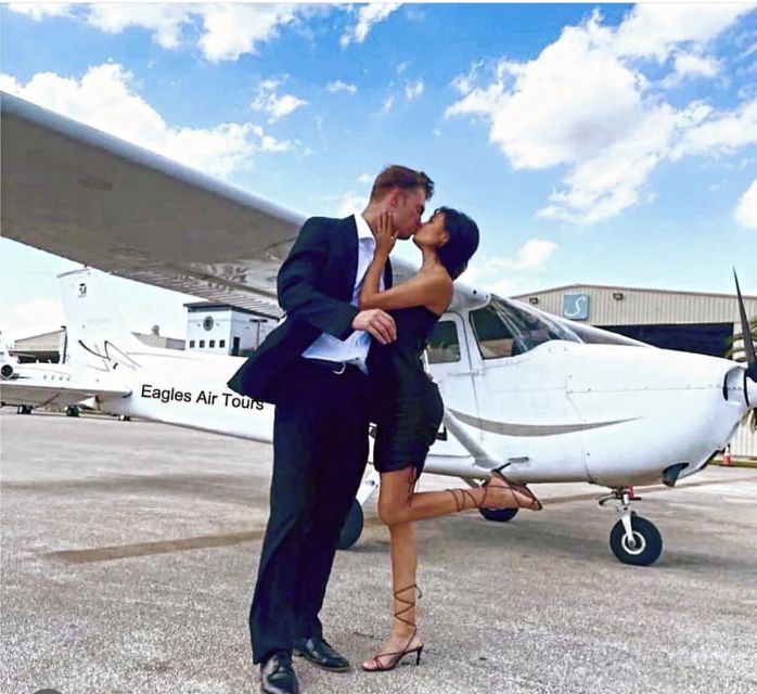Miami: Romantic 1-Hour Private Flight Tour with Champagne - Biscayne Bay, Key Biscayne, and the causeways