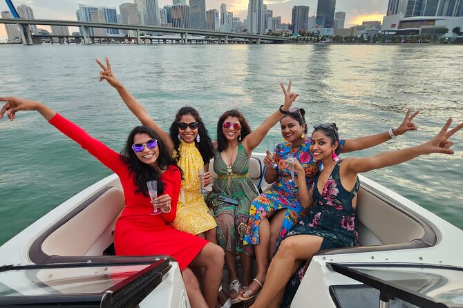 Miami Shared Boat tour, 2 hours on a 24 ft boat. 6 people total. - What the two-hour Miami boat tour is really like