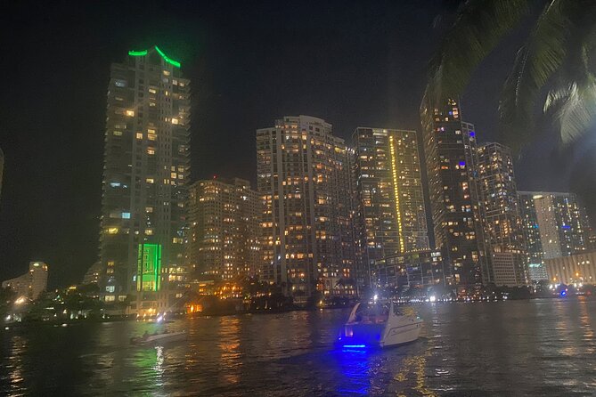 Miami Sightseeing Cruise on a Luxury Yacht - Heat, weather, and motion on the bay