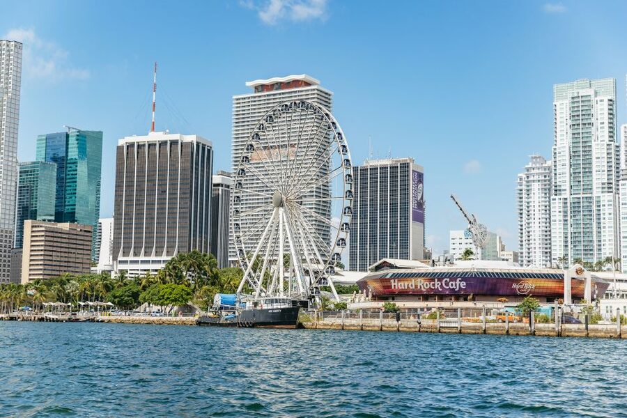 Miami: Sightseeing Speedboat Tour - Star Island, Fisher Island, and the millionaire homes