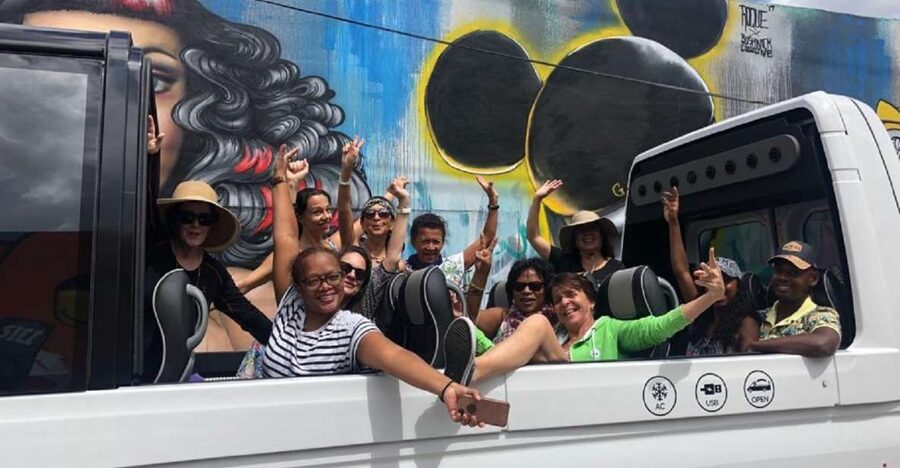Miami Sightseeing Tour in a Convertible Bus (French) - Downtown Miami and the Julia Tuttle Causeway