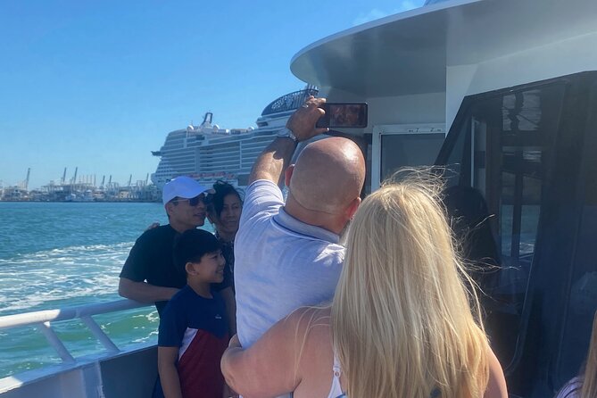 Miami Skyline 75 Min Cruise Tour Biscayne Bay Millionaire Homes - The Venetian Causeway and Millionaire Row