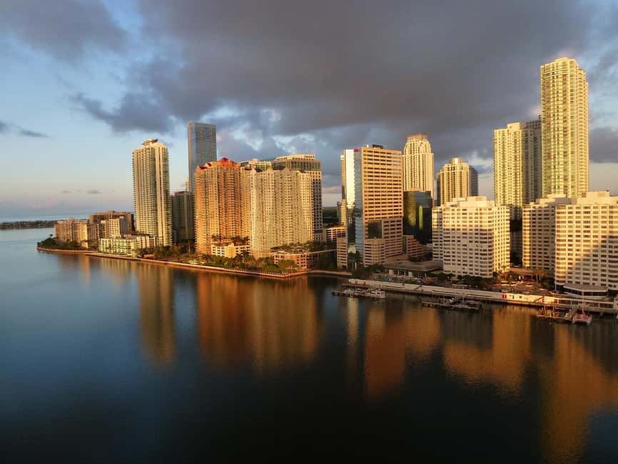 Miami Skyline Cruise of Millionaire Homes - South Beach, South Pointe, and the optional drop-off