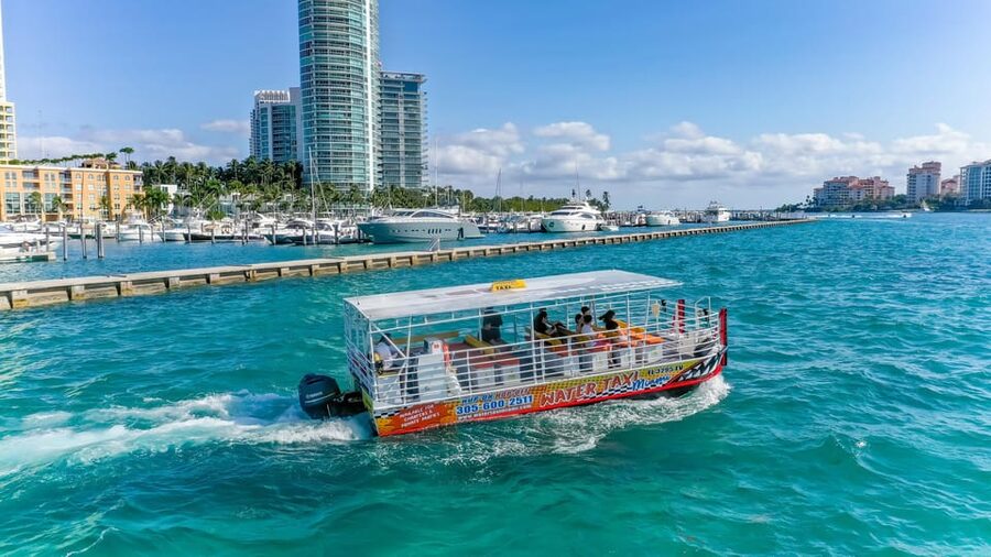 Miami: Skyline Sightseeing Cruise Millionaire Homes & River - Fisher Island and the Venetian Islands