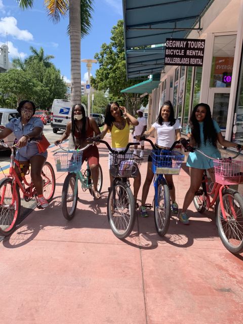 Miami: South Beach Bike Rental - Reaching Lincoln Road Mall by bike