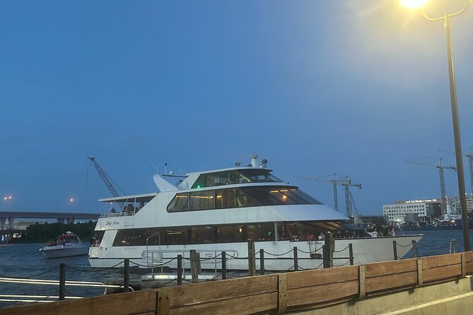 MIAMI: South Beach Cruise Millionaire Homes with Stop & Bus Tour - Is the Hard Rock Cafe meal worth adding?