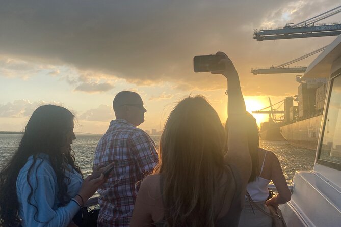 Miami Sunset Biscayne Bay and South Beach Cruise - Boat comfort, crowd size, and the cash bar