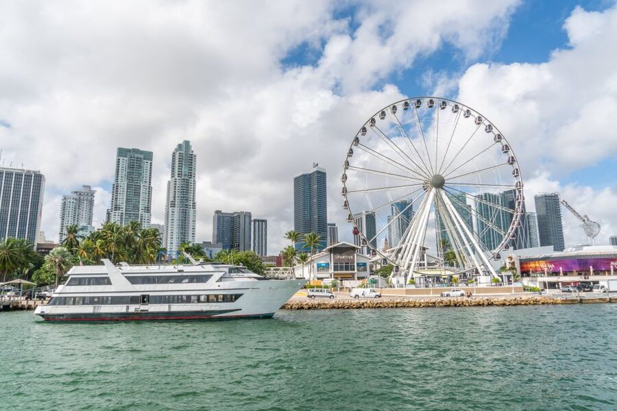 Miami: The Original Millionaire’s Row Cruise - Choosing between the lower salon and upper deck
