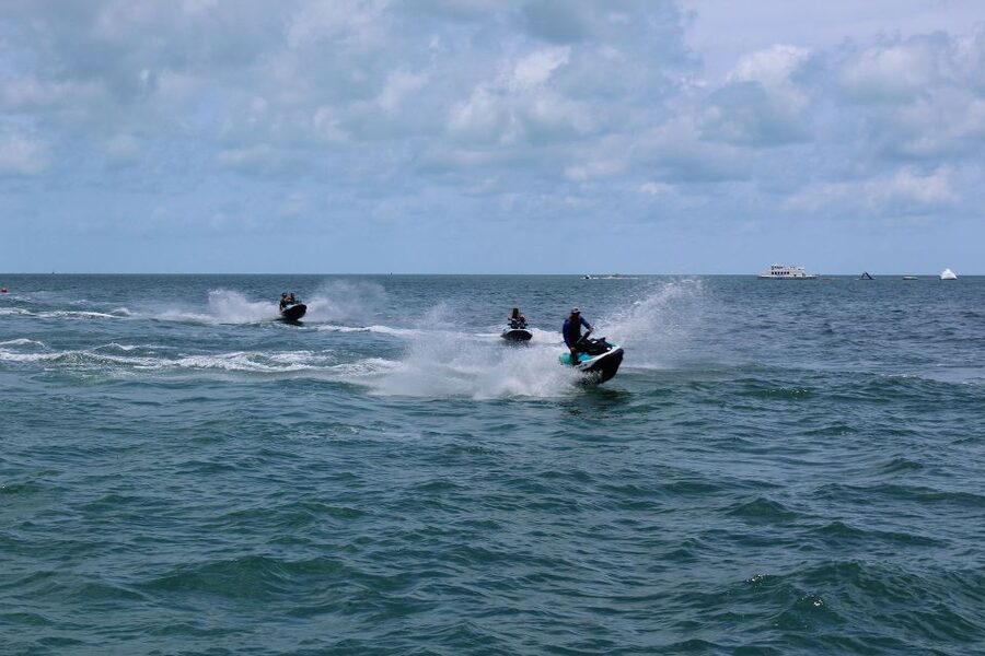 Miami to Key West Shuttle: Dolphin, Snorkeling & More - The glass-bottom boat choice