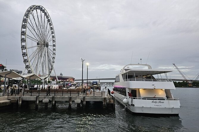 Millionaire Homes Miami Favorite Boat Cruise - Finding the boat at Bayside Marketplace