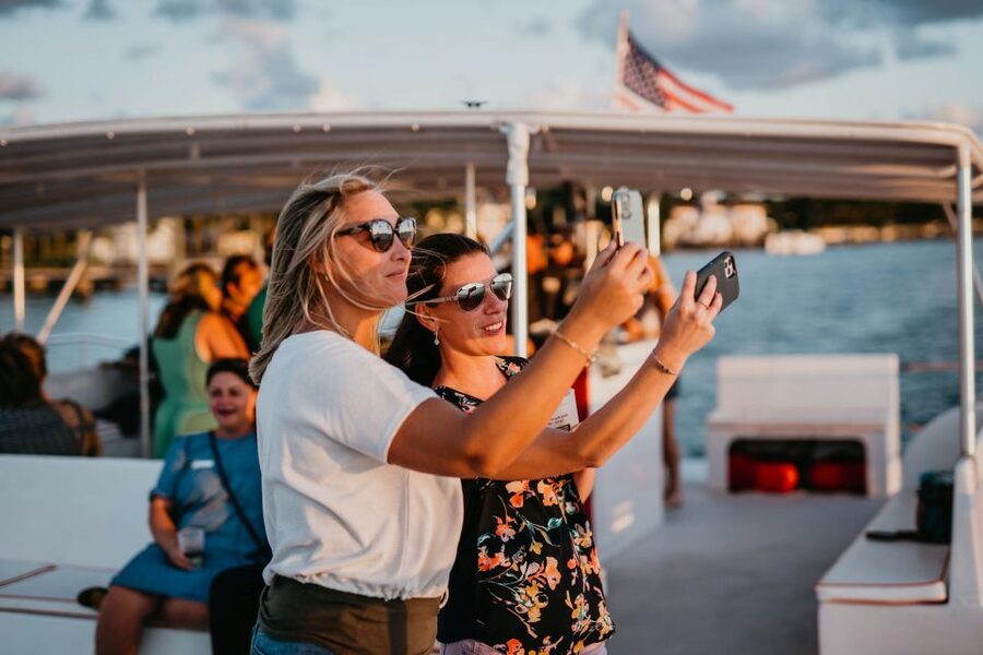 Palm Beach: Sightseeing Catamaran Cruise - Key points to know before you book
