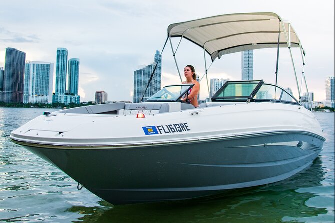 Private 4 hour Boat Rental with Captain in Fort Lauderdale! - Leaving from 231 SW 2nd Avenue