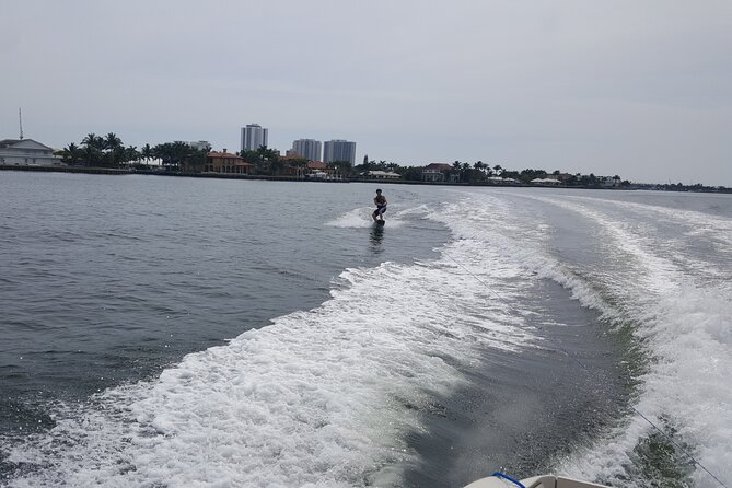 Private Boat Tour in Palm Beach Waterways - A private plan for Palm Beach waterways