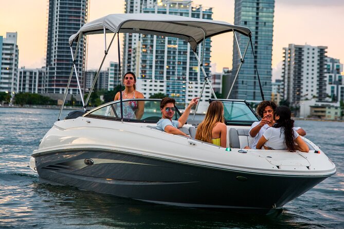 Private Fort Lauderdale Boat Tour with Prosecco - Las Olas Boulevard and the Beach from the Water
