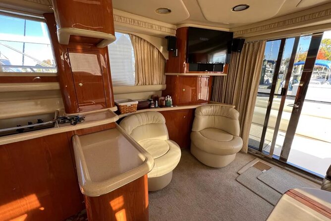 Private Luxury Yacht Cruise Tour in Miami Beach and Biscayne Bay - Star Island, downtown views, and wildlife watching