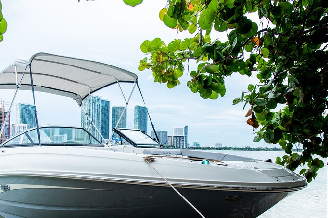 Private Moon-Watch Boat Cruise in Fort Lauderdale - Captains and the feel on board