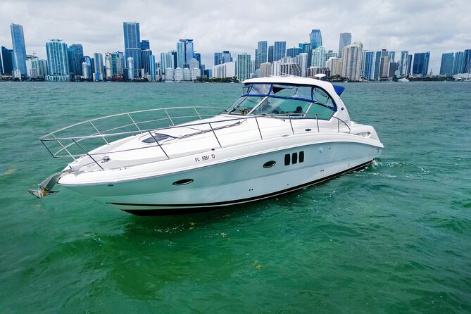 Private tour for 12 people on a 40 ft Yacht, Ft Lauderdale bay - Two hours through the Venice of America