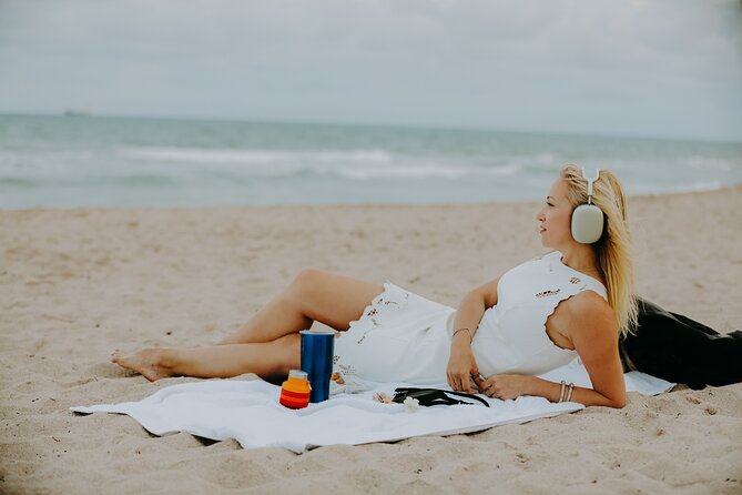 Private Vacation Photoshoot with Photographer in Miami Beach - The Value of $154.98 Per Person