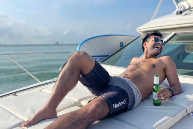 Private Yacht Cruise in Miami Beach - The yacht setup: comfort with useful extras