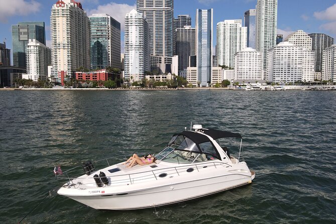 Private Yacht Rental in Miami Up to 12 People - A 36-Foot Sea Ray for Your Own Group