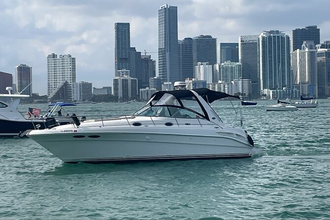 Private Yacht Rental in Miami Up to 12 People - The Real Cost and Group Value
