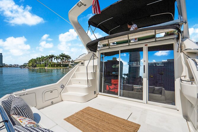 Private Yacht Tour Miami - What is supplied on board