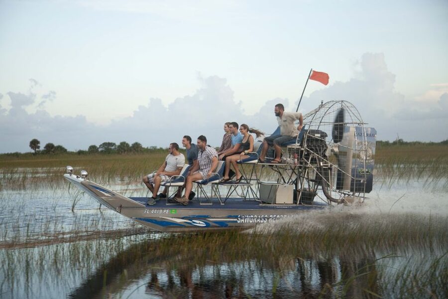 Sawgrass Park: Private 1-Hour Airboat Adventure Tour - Choosing daylight or a night ride