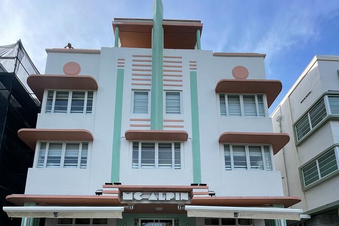 South Beach Cocktails & Bites Tour; Walking Tour Miami Beach - The Guide Can Make or Break the Walk