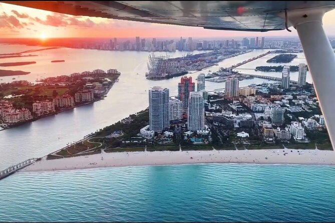 South Beach Miami Aerial Tour : Beaches, Mansions and Skyline - The Port of Miami and its giant cruise ships