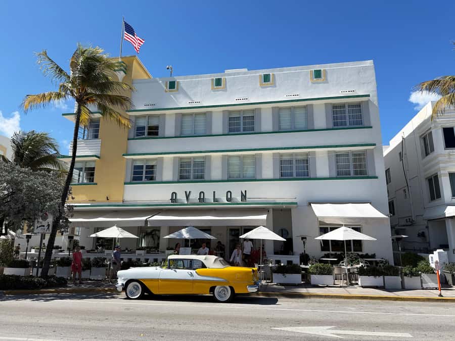 South Beach Sweets Tour: Donuts, Pastelitos, and Patisseries - Walking from South Beach toward Ocean Drive