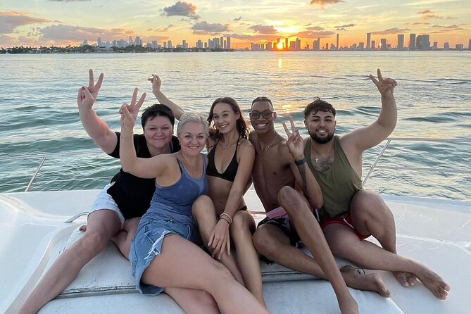 Sunset and Night Cruise of the Miami Bay Skyline on a Yacht - What the $125 price means