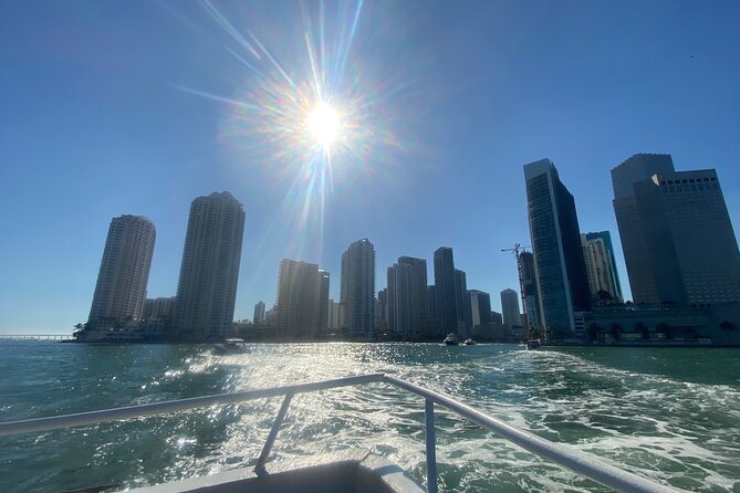 Sunset Cruise of Biscayne Bay Millionaire Homes & Cash Bar - Drinks, snacks, and the cash bar