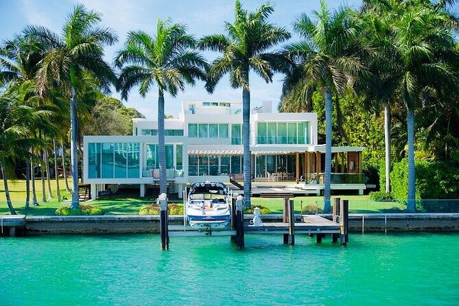 The best Miami boat party with DJ, drinks and lights of the city - Drinks, Snacks, and the Real Cost of the Night