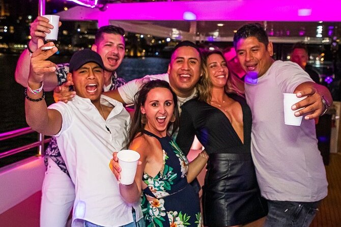 Ultimate Party in Miami : Boat Party, Party Bus & Nightclub - From the boat to the nightclub by party bus