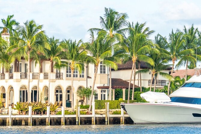 Venice of America Tour | Millionaire's Row | Complimentary Drinks - Complimentary drinks are useful, but keep expectations modest