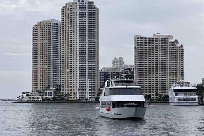 VIATOR EXCLUSIVE CRUISE: Miami Party Boat & Millionaire Homes - How the $32.99 price measures up