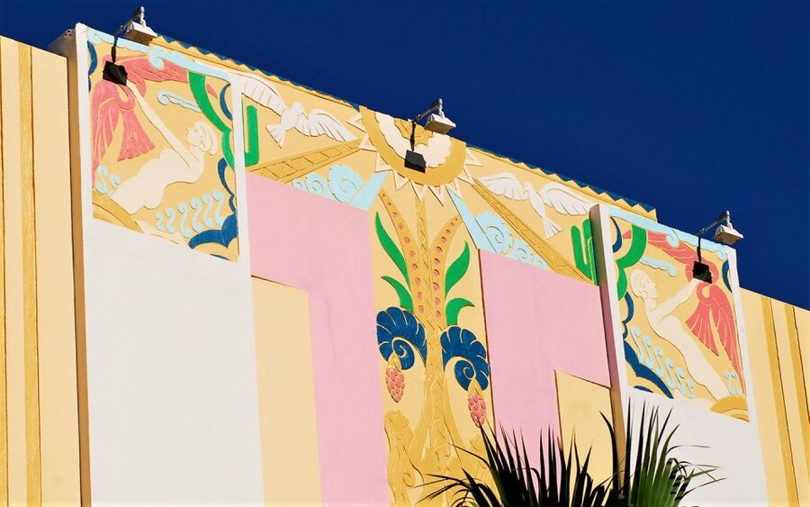 Walking Tour with Cocktails(optional) Miami - Why this walk makes sense in South Beach