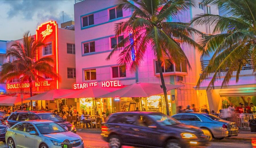 Walking Tour with Cocktails(optional) Miami - Essex House Hotel and the value of going inside