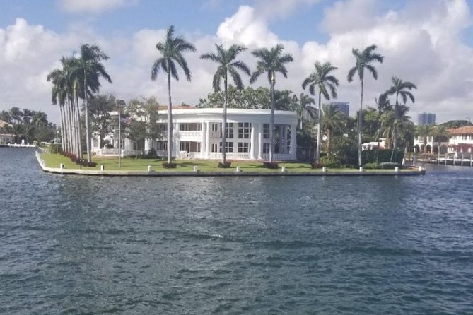 Water Taxi All Day hop-on hop-off Venice of America Boat Tour - Bahia Mar, the beach, and the Swimming Hall of Fame